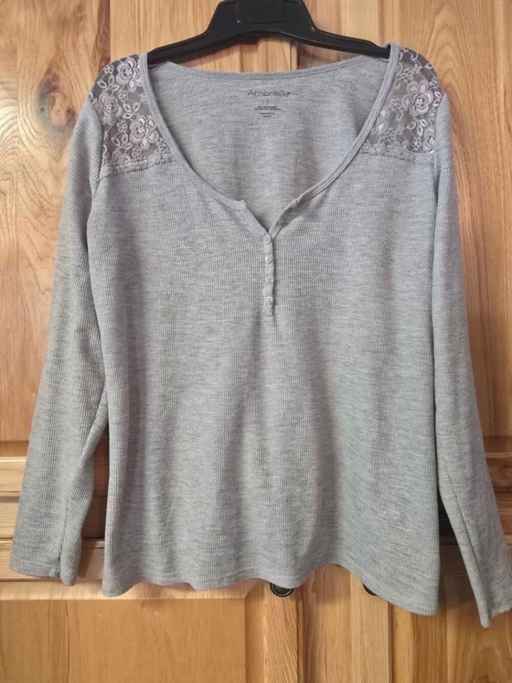 Ambrielle Women's Gray Long Sleeve Shirt;  Floral Lace Design Shoulders; Size L